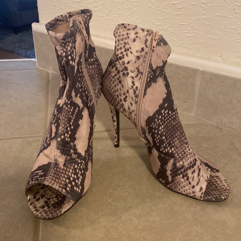 Anne Michelle snake skin print open toe booties size 7.